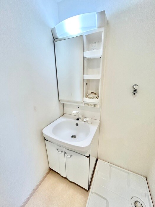 BEL、GRAVIA、TAKAHASHIの洗面