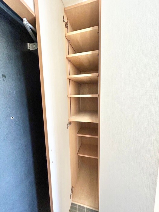 BEL、GRAVIA、TAKAHASHIの靴箱