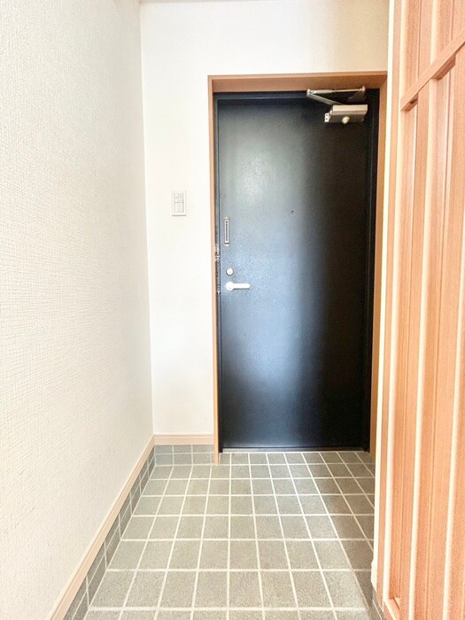 BEL、GRAVIA、TAKAHASHIの玄関