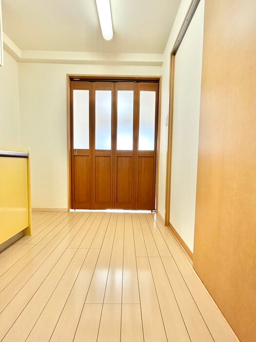 BEL、GRAVIA、TAKAHASHIの廊下