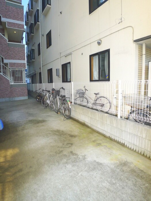 物件外観写真5　(駐輪場)