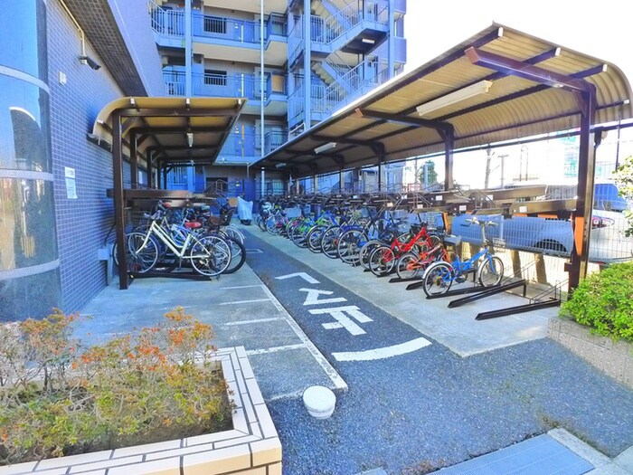 物件外観写真3　(駐輪場)