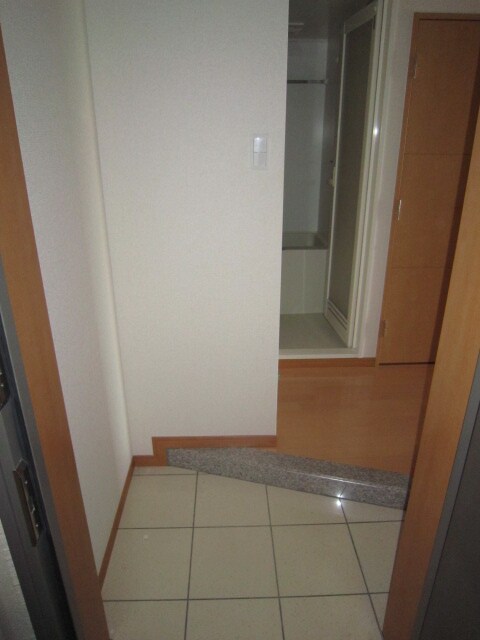 物件内観写真7　(玄関)