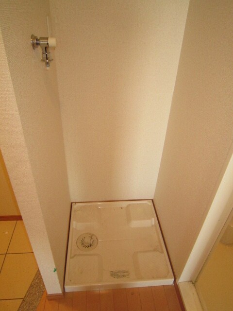 物件内観写真8　(洗濯機置場)