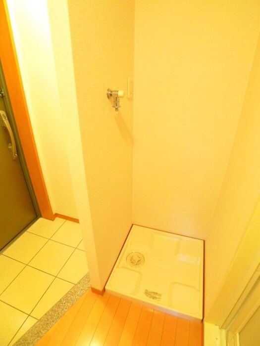 物件内観写真12　(洗濯機置場)