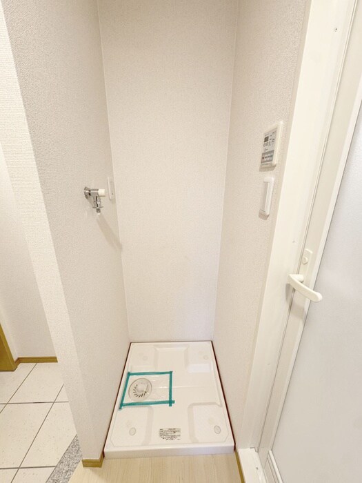 物件内観写真15　(洗濯機置場)