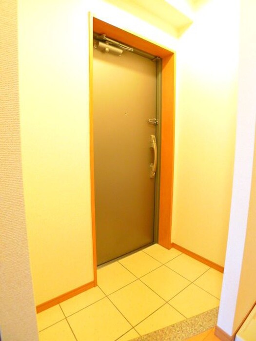 物件内観写真18　(玄関)