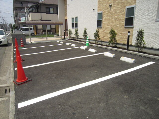 物件外観写真4　(駐車場)