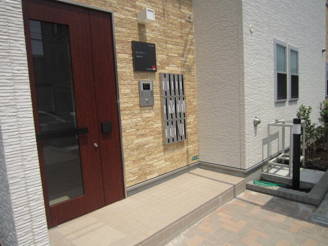 物件外観写真5　(エントランス部分)