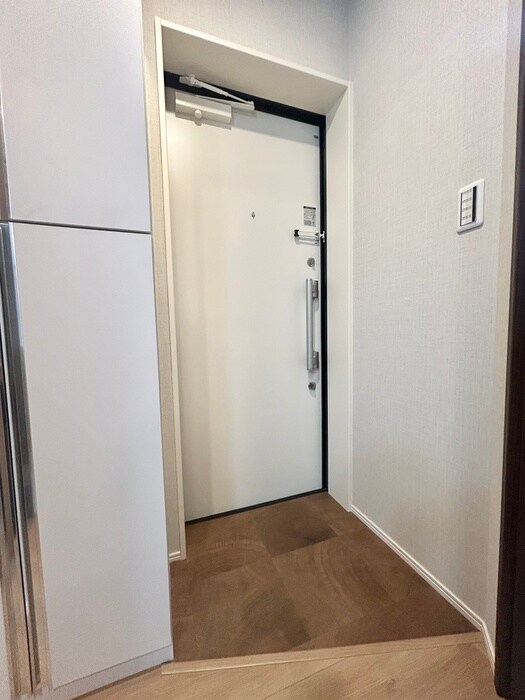物件内観写真7　(玄関)
