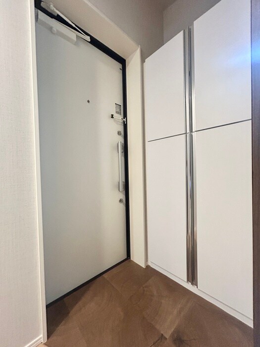 物件内観写真7　(玄関)