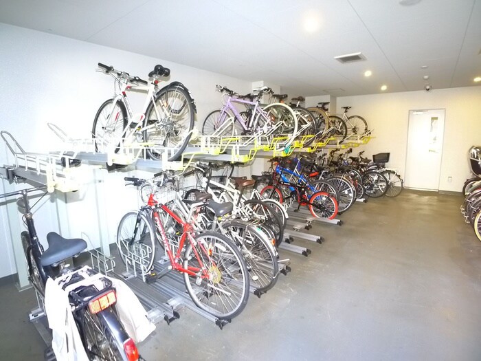 物件外観写真5　(駐輪場)