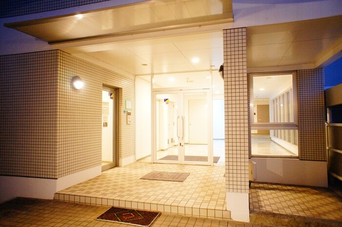 物件外観写真6　(エントランス部分)
