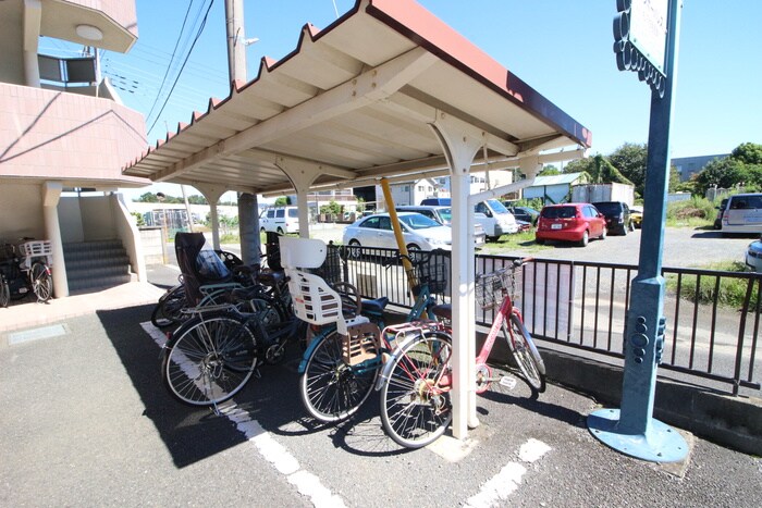 物件外観写真3　(駐輪場)