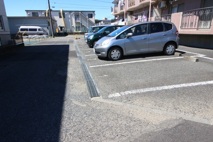 物件外観写真5　(駐車場)