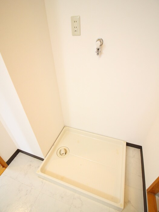 物件内観写真13　(洗濯機置場)