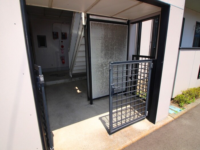 物件外観写真4　(エントランス部分)