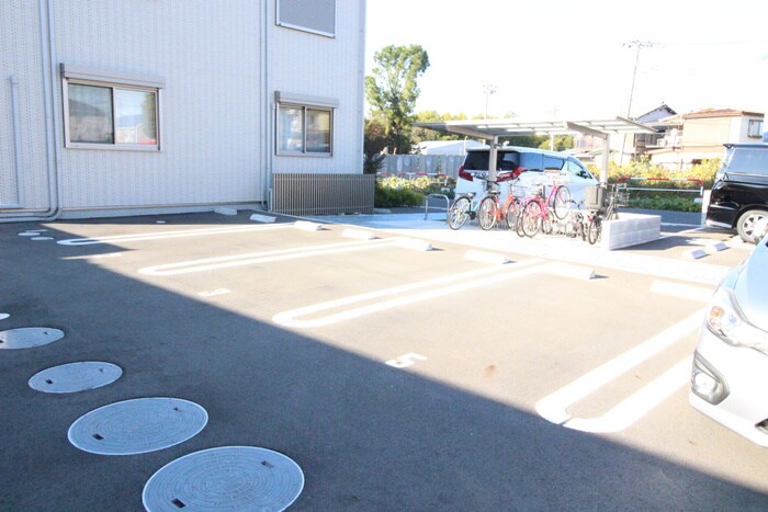 物件外観写真6　(駐車場)