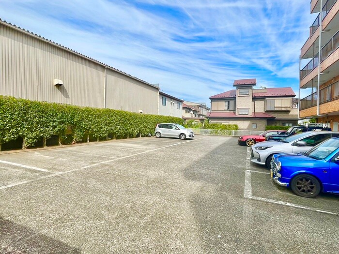 物件外観写真3　(駐車場)