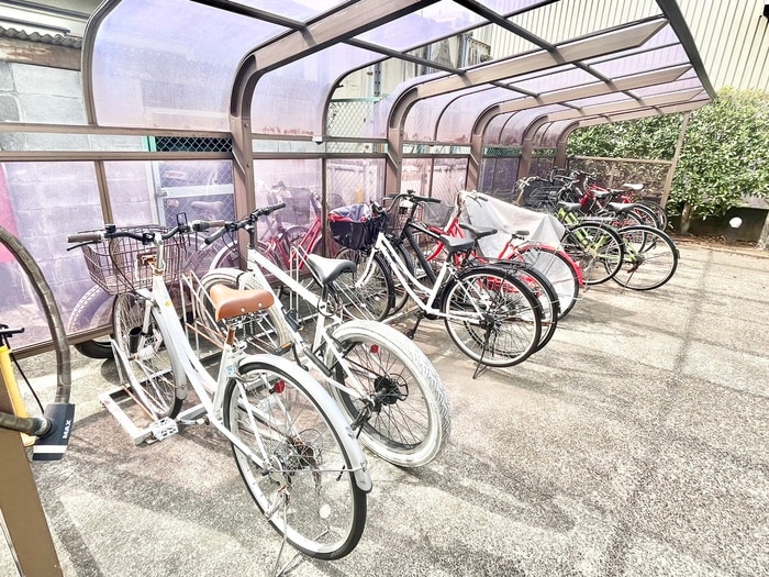 物件外観写真4　(駐輪場)