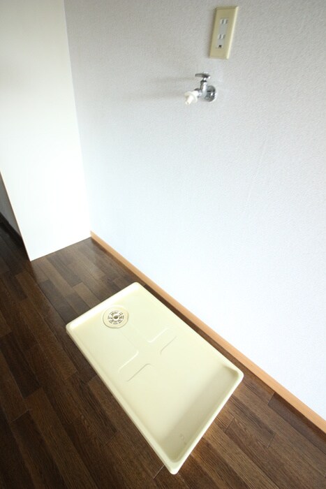 物件内観写真13　(洗濯機置場)