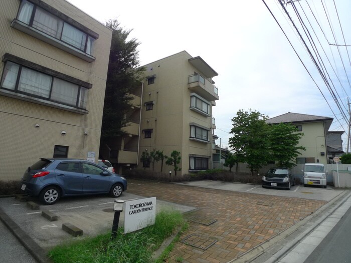 物件外観写真4　(駐車場)