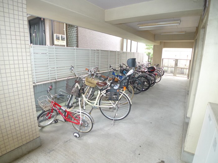 物件外観写真6　(駐輪場)