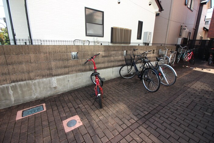 物件外観写真4　(駐輪場)