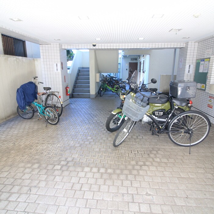 物件外観写真3　(駐輪場)