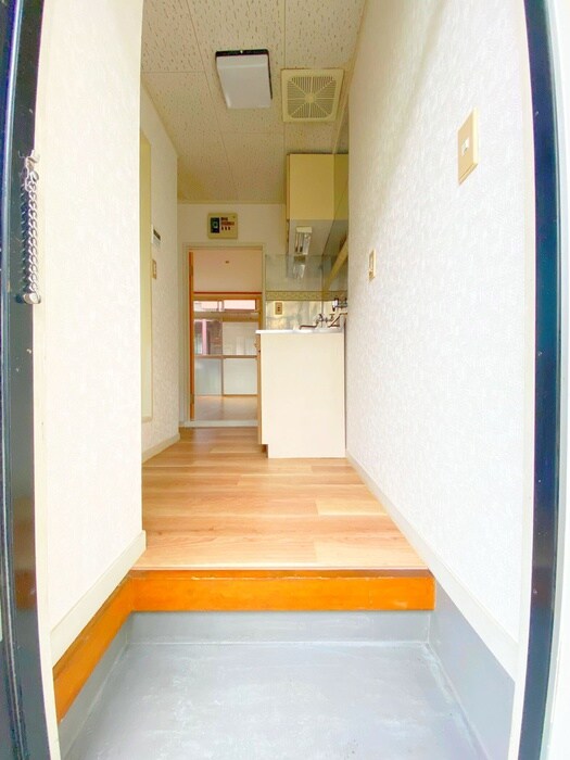 物件内観写真7　(玄関)