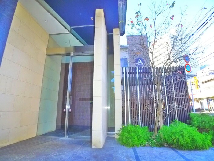 物件外観写真2　(エントランス部分)