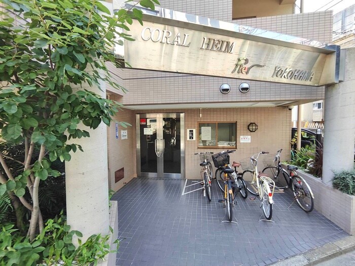 物件外観写真2　(エントランス部分)