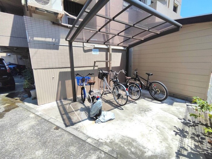 物件外観写真5　(駐輪場)
