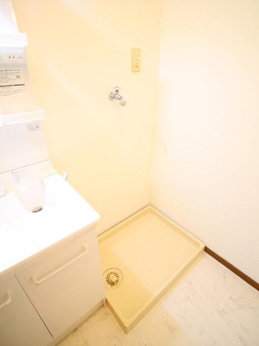 物件内観写真14　(洗濯機置場)