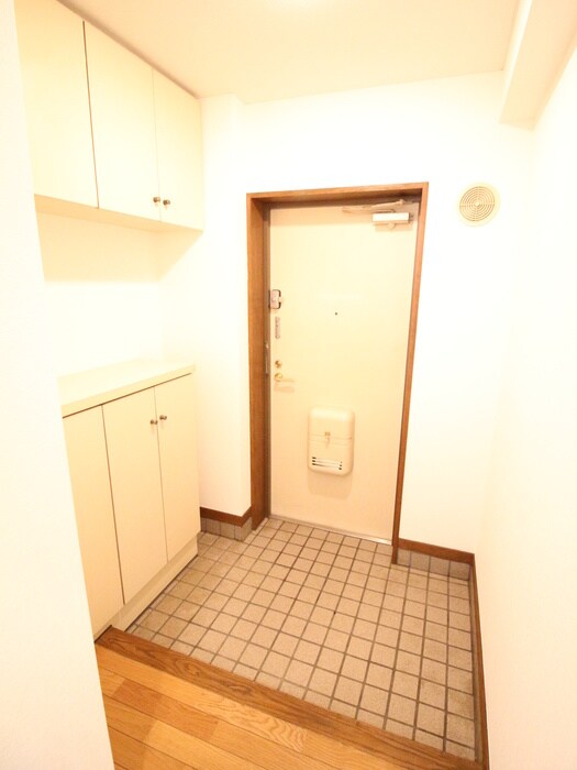 物件内観写真18　(玄関)