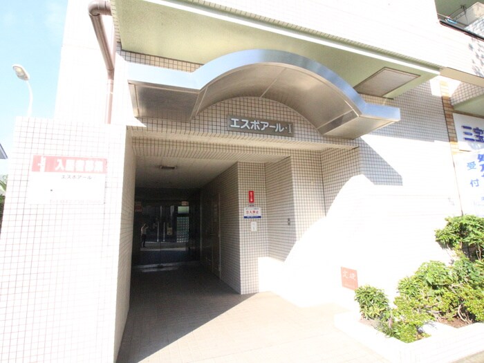 物件外観写真4　(エントランス部分)