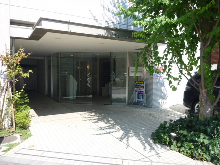 物件外観写真3　(エントランス部分)