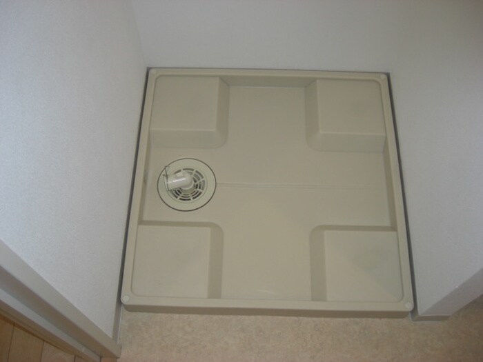 物件内観写真11　(洗濯機置場)