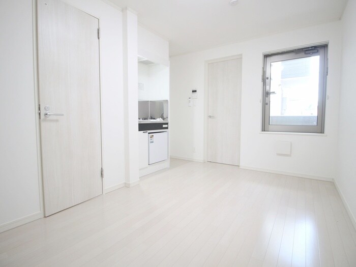 物件内観写真8　(室内からの展望)