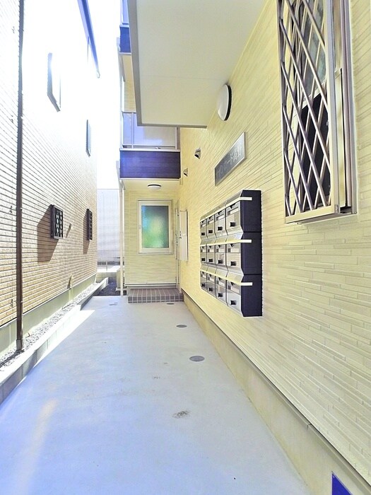 物件外観写真3　(エントランス部分)