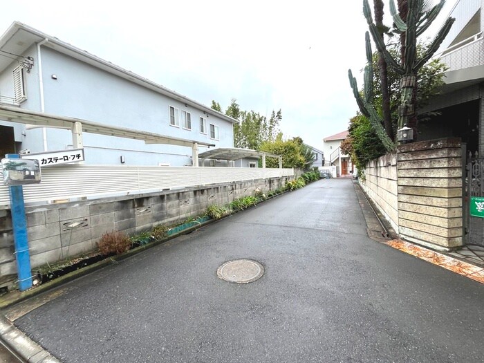 物件外観写真5　(駐車場)