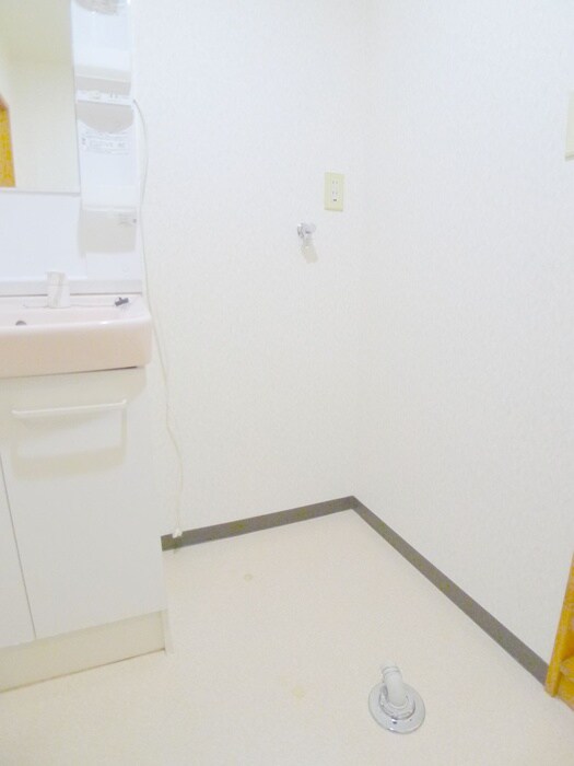 物件内観写真14　(洗濯機置場)