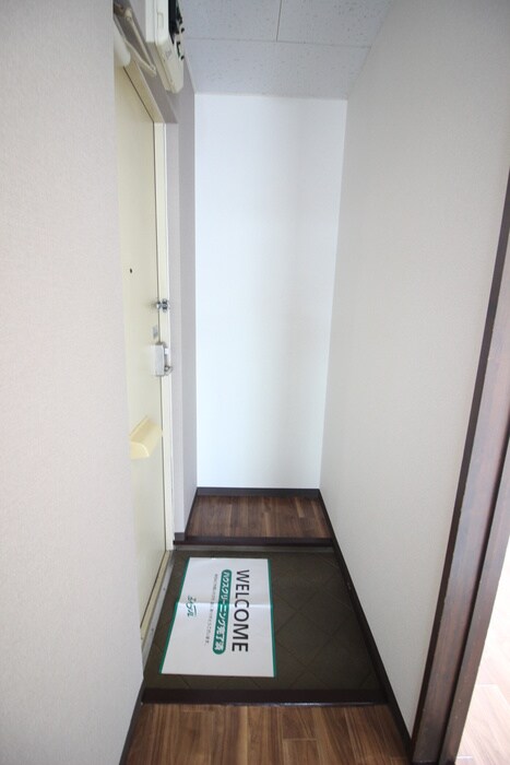 物件内観写真8　(玄関)