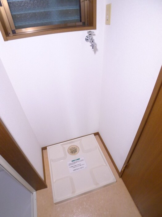 物件内観写真11　(洗濯機置場)