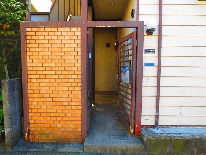 物件外観写真6　(エントランス部分)