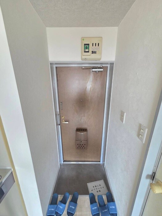 物件内観写真16　(玄関)