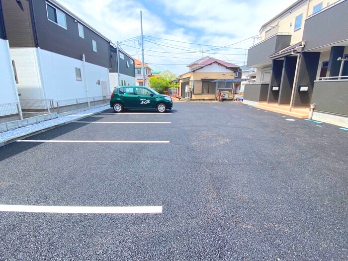 物件外観写真2　(駐車場)