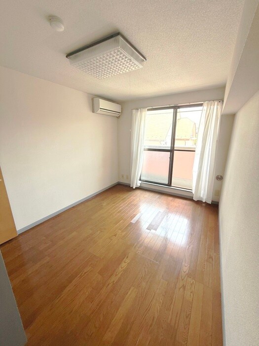 物件内観写真4　(居室)