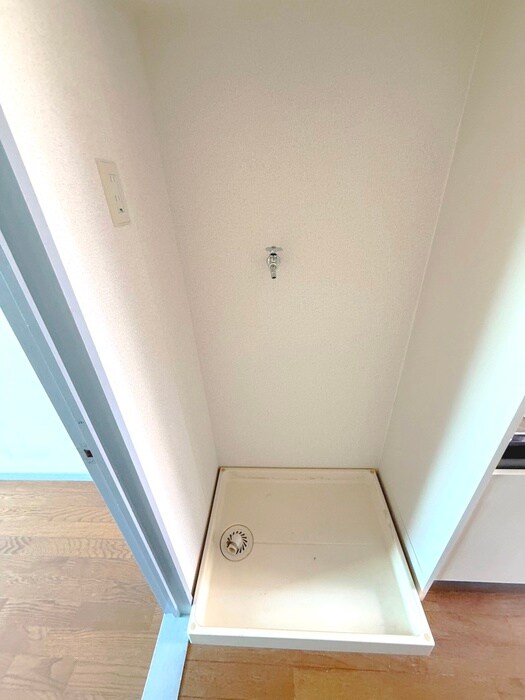 物件内観写真10　(洗濯機置場)