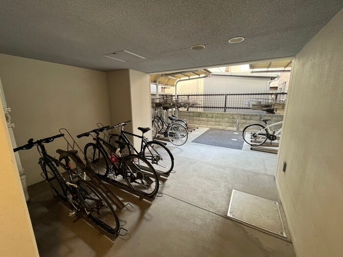 物件外観写真5　(駐輪場)